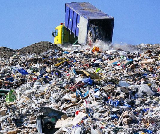 بسبب نفايات إيطاليا.. إقالة المدير العام للوكالة الوطنية للتصرف في النفايات