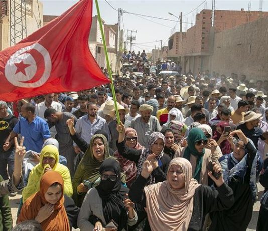 تزايد الإحتجاجات في الولايات التونسية وتحميل المسؤولية للحكومة