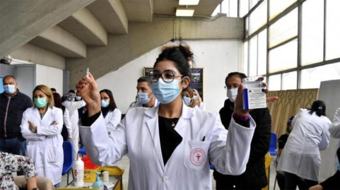 التونسيون بين مؤيد ومعارض لتطعيم كورونا