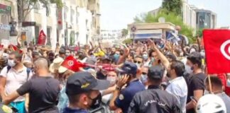 توترات في تونس بعد أن علق الرئيس البرلمان
