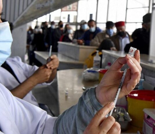 إسبانيا ترسل أول شحنة من مساعدات فيروس كورونا إلى تونس