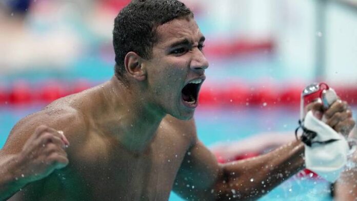 شاب تونسي يصدم ملعب السباحة ليفوز بالميدالية الذهبية الأولمبية