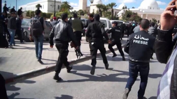 اعتداءات على الصحفيين والأمنيون في صدارة المعتدين