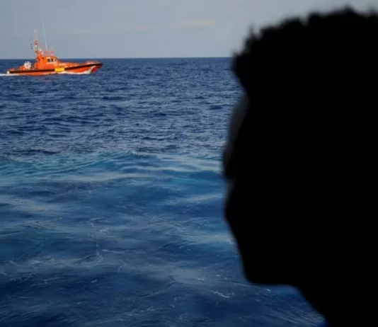 سفينة انقاذ على متنها 257 لاجئا من تونس ترسو بميناء صقلية