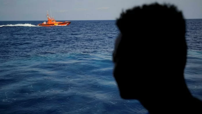 سفينة انقاذ على متنها 257 لاجئا من تونس ترسو بميناء صقلية