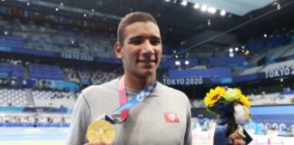 استقبال بطولي للبطل الأولمبي التونسي أحمد حفناوي البالغ من العمر 18 عامًا