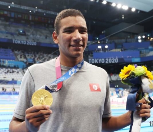 استقبال بطولي للبطل الأولمبي التونسي أحمد حفناوي البالغ من العمر 18 عامًا