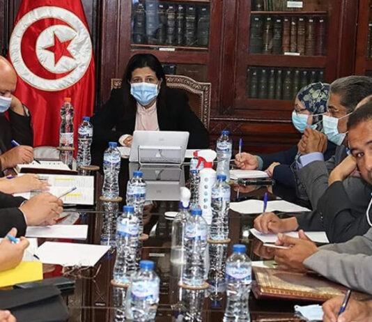 وزيرة المالية-ودعا الوزير الهياكل المكلفة بالرقابة الضريبية إلى مضاعفة جهودها في الفترة المقبلة لتعبئة موارد إضافية لصالح الموازنة العامة للدولة من خلال التركيز على مكافحة التهرب الضريبي وتكثيف التحقيقات للحد من استخدام النظام التقديري. الى من يستحقها مؤكدا في هذا السياق على ضرورة العمل على دمج القطاع الموازي في الدورة الاقتصادية ، ودعوة الناشطين في هذا المجال لحل اوضاعهم. وأوضحت أهمية هذا الجهد في هذه المرحلة في ظل الضغوط التي تتعرض لها المالية العامة.