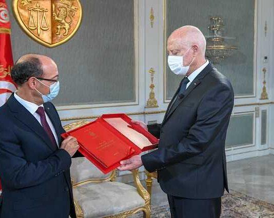 وهناك عقوبات بالسجن تصل إلى خمس سنوات لمثل هذه الجرائم ، نحصل على بلاغ تلو الآخر ، لكن بدون تأثير حقيقي على العدالة