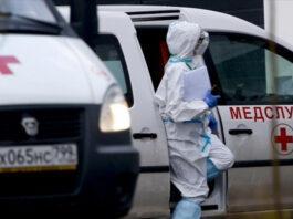 Depuis juin, le pays fait face à une nouvelle vague de l'épidémie en raison de l'émergence de variantes plus agressives, d'un moindre respect du port du masque et de difficultés importantes dans la campagne de vaccination.