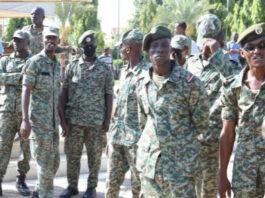 وقال الأمين العام للجامعة أحمد أبو الغيط في بيان إنه "قلق للغاية بشأن التطورات في السودان" ودعا "جميع الأطراف السودانية إلى الاحترام الكامل" لاتفاق تقاسم السلطة بين العسكريين والمدنيين الموقعة في أغسطس 2019 ، بعد أشهر قليلة الإطاحة به. عمر البشير "اتفاقية السلام". والموقع في جوبا عام 2020 ، مع حركات مسلحة في عدة مناطق سودانية.