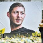 Mort du joueur-Le petit avion privé transportant le joueur et pilote argentin de 28 ans David Ibbotson s'est écrasé dans la Manche le 21 janvier 2019. L'attaquant du FC Nantes rejoignait le club de Cardiff City, dont il était originaire. millions d'euros.