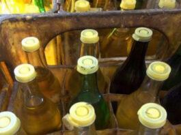 l’huile végétale subventionnée-Face à cette pénurie, les Tunisiens se tournent vers les huiles végétales non subventionnées conditionnées dans des bouteilles en plastique et vendues à plus de 4 dinars/litre, car ils ne peuvent pas acheter d'huile d'olive.