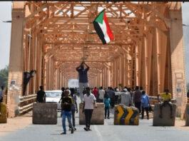 وأكد برايس موقف الولايات المتحدة مع الشعب السوداني وقال: "لقد أوضح الشعب السوداني تطلعاته لمواصلة عملية الانتقال إلى الديمقراطية ، وسنواصل دعمها ، بما في ذلك محاسبة المسؤولين عن هؤلاء المناهضين. - أعمال ديموقراطية ، إذا لزم الأمر ".
