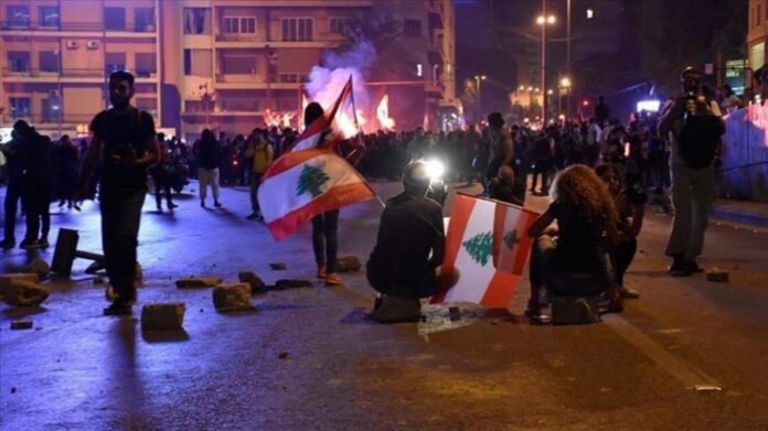 Beyrouth-Des chars de l'armée se sont déployés dans le secteur, bloquant l'accès au secteur de Tayouneh, où les échanges de tirs avec des mitrailleuses et des RPG se sont poursuivis pendant plusieurs heures.