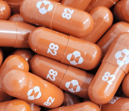 مخابر ميرك الأمريكية-تختبر شركة Pfizer حاليًا علاجها المضاد للفيروسات ، BF-07321332 ، على آلاف الأشخاص لتقييم فعاليته في الأشخاص المصابين بفيروس Covid-19 ، وكذلك لدى الأشخاص الذين كانوا على اتصال بشخص مصاب بالمرض ، وذلك بهدف منع هذه المجموعة بدورها من الإصابة بالمرض.
