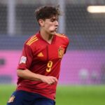 Gavi-Gavi est dans le onze de départ pour La Roja, avec le capitaine Sergio Busquets et Cook au milieu, et est contacté par l'UEFA une heure avant le coup d'envoi (20h45, 18h45 GMT).