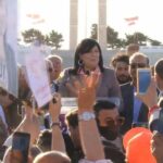 Abir Moussi interdite d’accéder au carré des martyrs à Bizerte Abir Moussi-Plus d'un millier de sympathisants du parti ont répondu à l'événement annoncé il y a environ deux semaines par le chef du parti PDL, Abir Moussa. Cependant, à son arrivée, Mme Musa a appris qu'il lui était interdit d'entrer sur la Place des Martyrs. Les manifestants ont vivement protesté contre cette mesure, rappelant que le parti était déjà présent chaque année Place des Martyrs depuis 2016. Ils ont réclamé leur droit d'entrer.