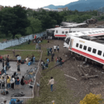 Taïwan-Le tribunal a déclaré dans un communiqué que le conducteur, identifié simplement par son nom de famille, You, avait mal fonctionné le système de protection automatique du train (ATP), un système utilisé pour contrôler la vitesse. Selon le rapport officiel d'accident, le conducteur a désactivé ce système pour tenter de résoudre des problèmes mécaniques avec le compresseur principal du train.