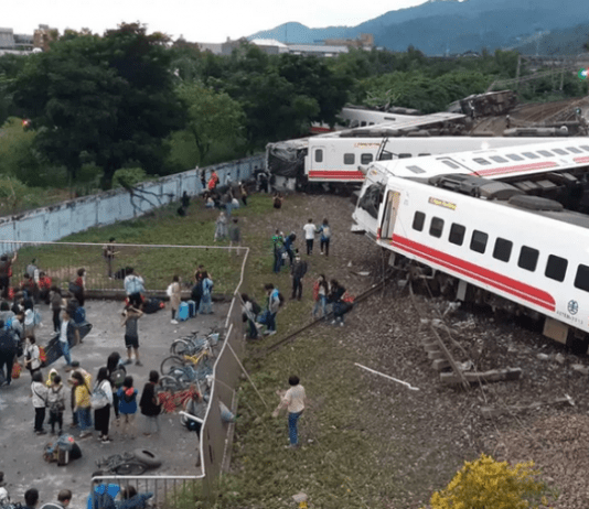 Taïwan-Le tribunal a déclaré dans un communiqué que le conducteur, identifié simplement par son nom de famille, You, avait mal fonctionné le système de protection automatique du train (ATP), un système utilisé pour contrôler la vitesse. Selon le rapport officiel d'accident, le conducteur a désactivé ce système pour tenter de résoudre des problèmes mécaniques avec le compresseur principal du train.