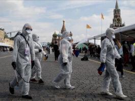 Et au cours des dernières 24 heures, 890 décès dus au virus ont été enregistrés, selon le registre du gouvernement. Cette semaine, le pays a déjà battu quatre fois son record quotidien de décès.