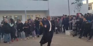 Un directeur de collège danse