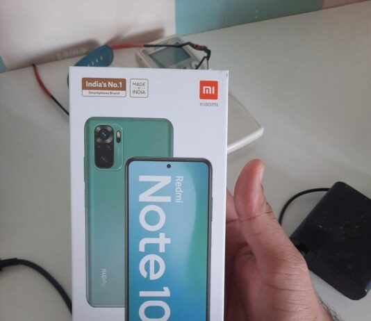 رجل يطلب غسول الفم