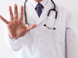 طبيب يقرر نقش حروف