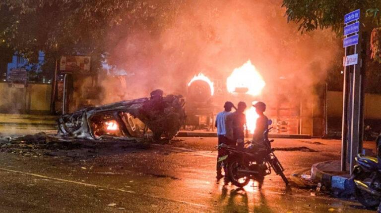 صدامات عنيفة في سريلانكا تسفر عن سقوط قتلى واستقالة رئيس الوزراء