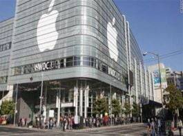 فضيحة آبل.. طفل يفقد السمع بسبب سماعات إيربودز