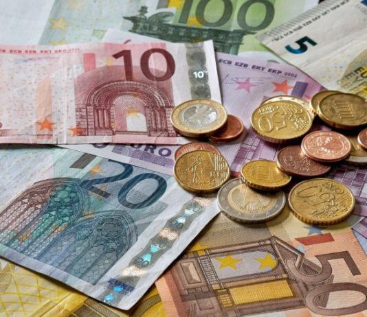 انخفاض اليورو والإسترليني