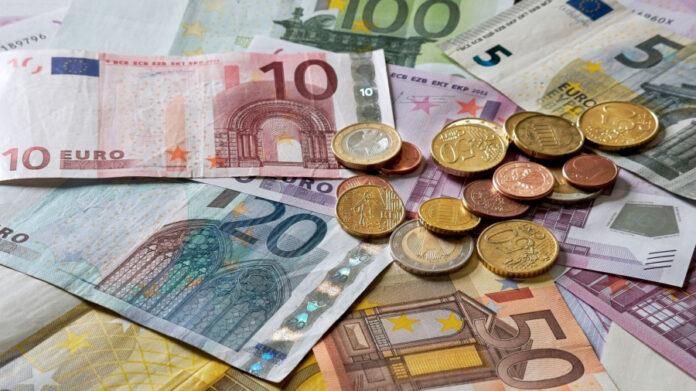 انخفاض اليورو والإسترليني