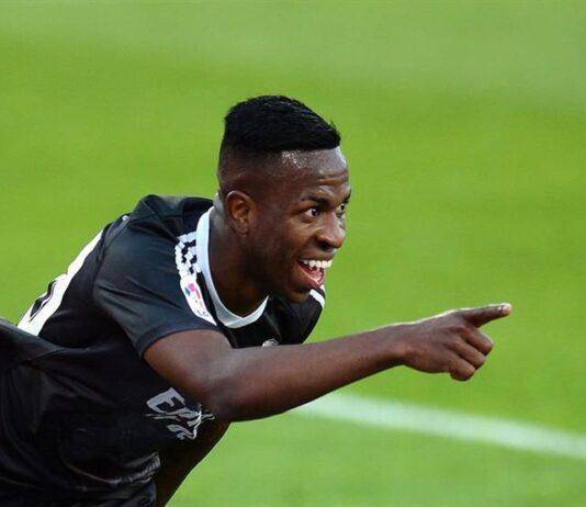 تقارير: ريال مدريد يقترب من تجديد عقد فينيسيوس 