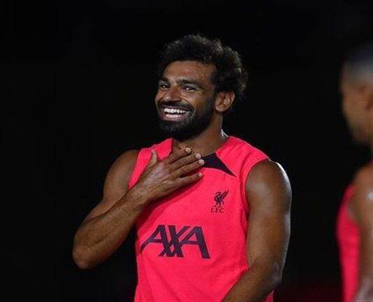 البسمة ترتسم على وجه صلاح في أول مران استعدادًا للموسم الجديد (صور)