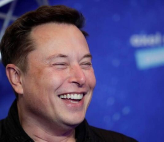 تويتر تقاضي ماسك