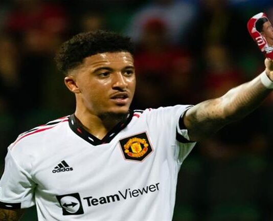 نجم مانشستر يونايتد يكشف سر "احتفال الشنكار" (فيديو)