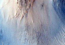 أدلة جديدة على وجود مياه سائلة فوق سطح المريخ وقمر المشتري