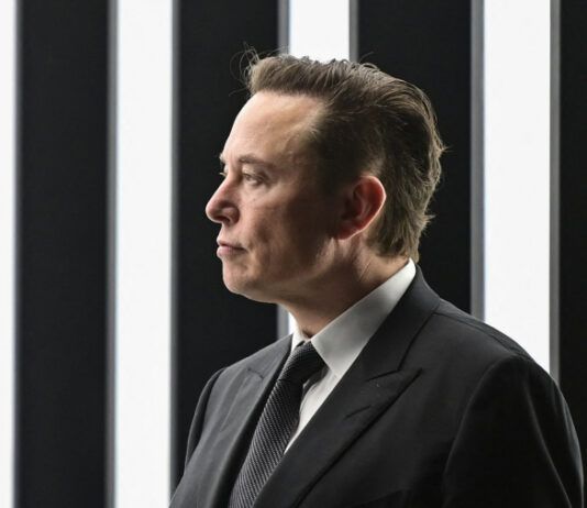 ''لا تعض اليد التي تُطعمك''