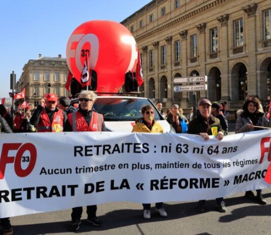 لماذا أشعل قانون التقاعد