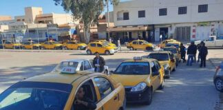 أصحاب سيارات التاكسي في تطاوين